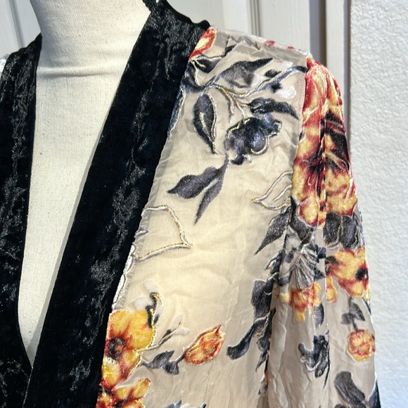 RD & Koko Velvet Rose Sheer Kimono - Picture 3 of 8